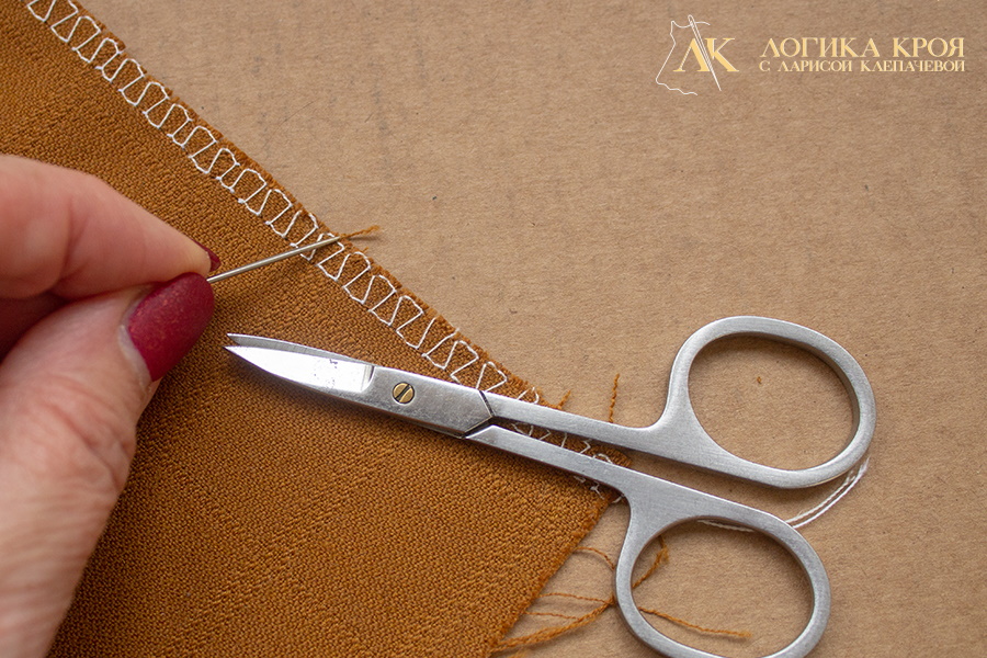 как обметать на швейной машинке